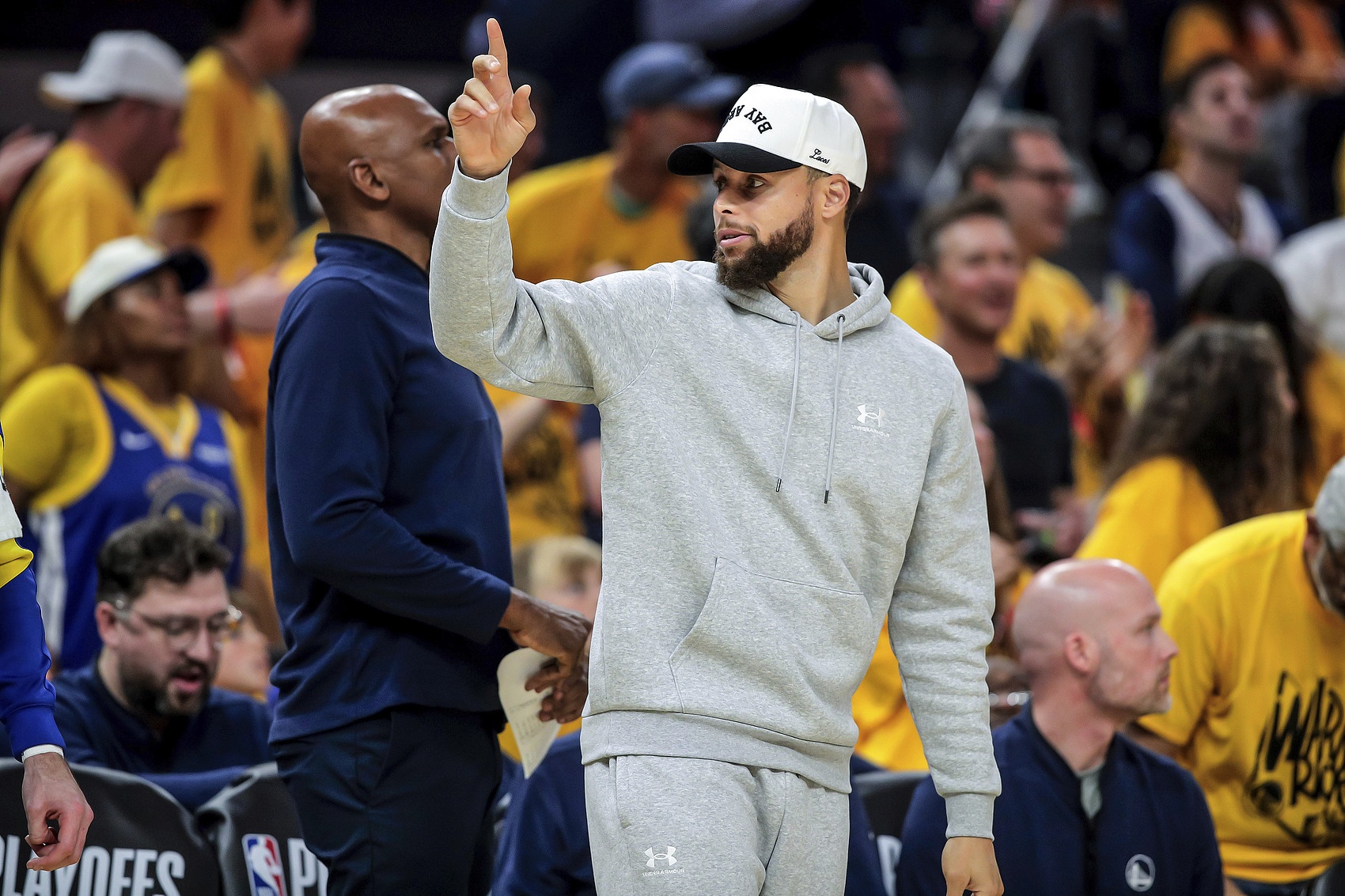 包含足总杯今夜再迎强敌，金州勇士外线爆发，主帅态度：引发热议，年轻球员得到机会的词条