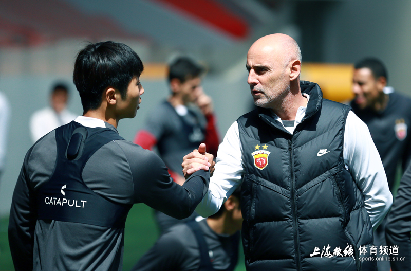 清晨上海海港备战全明星赛,刷新队史纪录细节曝光,震撼外界,训练强度明显提升的简单介绍 清晨上海海港备战全明星赛,刷新队史纪录细节曝光,震撼外界,训练强度明显提升的简单介绍