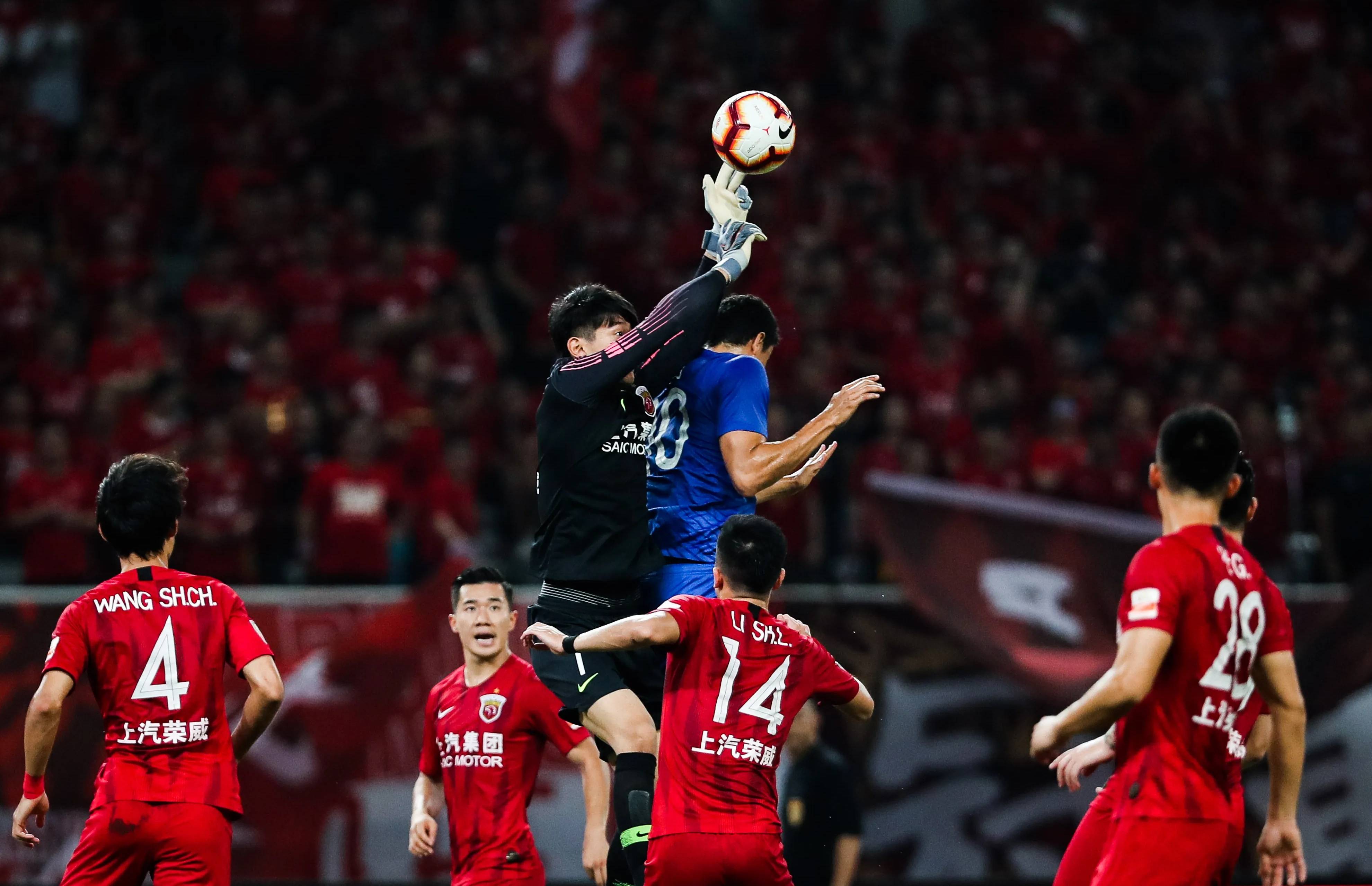 清晨上海海港备战全明星赛,刷新队史纪录细节曝光,震撼外界,训练强度明显提升的简单介绍 清晨上海海港备战全明星赛,刷新队史纪录细节曝光,震撼外界,训练强度明显提升的简单介绍