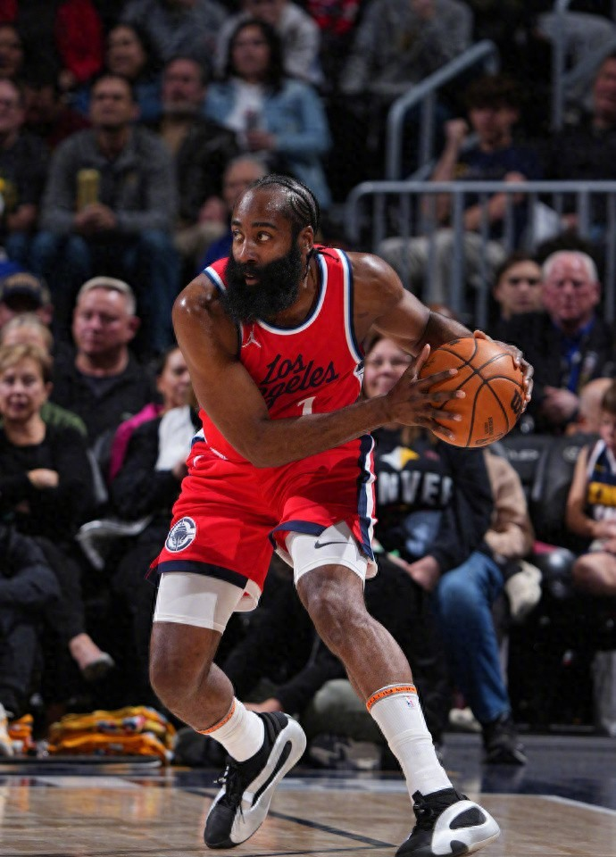 乐鱼娱乐平台 -k1373次列车上砸窗男子并未被拘留